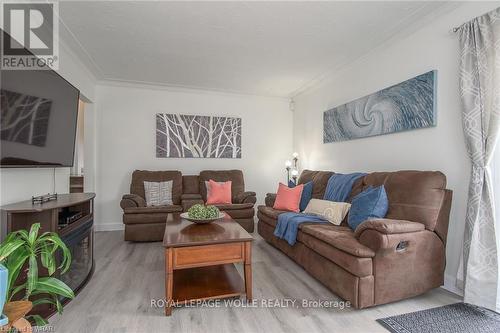 5 Shea Crescent, Kitchener, ON - Indoor Photo Showing Living Room