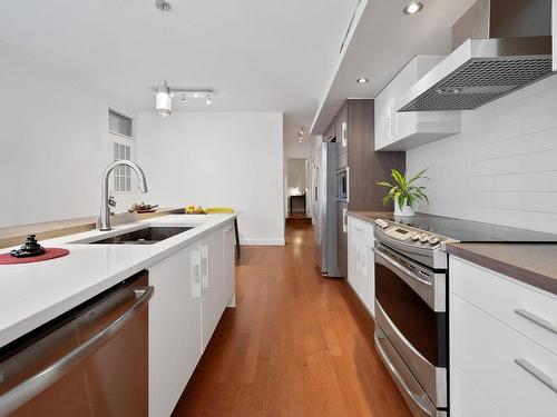 Kitchen - 2139 Rue Beaudry, Montréal (Ville-Marie), QC - Indoor Photo Showing Kitchen With Upgraded Kitchen