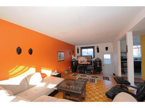 Salon - 900 Rue Picard, Brossard, QC - Indoor Photo Showing Living Room