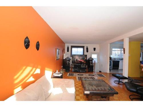 Salon - 900 Rue Picard, Brossard, QC - Indoor Photo Showing Living Room