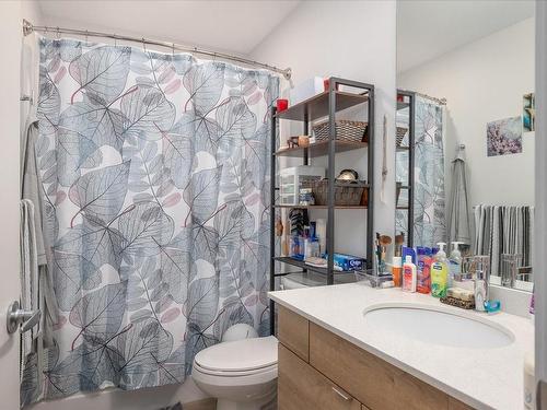 318-4830 Cedar Ridge Pl, Nanaimo, BC - Indoor Photo Showing Bathroom