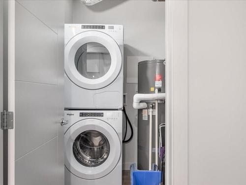 318-4830 Cedar Ridge Pl, Nanaimo, BC - Indoor Photo Showing Laundry Room