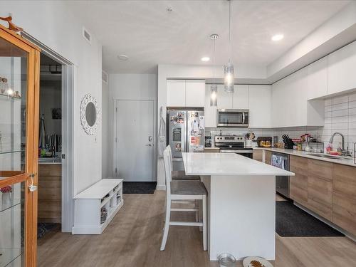 318-4830 Cedar Ridge Pl, Nanaimo, BC - Indoor Photo Showing Kitchen With Upgraded Kitchen