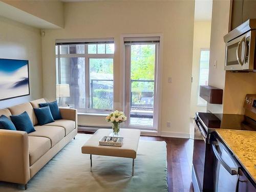 117-1395 Bear Mountain Pkwy, Langford, BC - Indoor Photo Showing Living Room