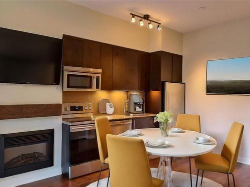 117-1395 Bear Mountain Pkwy, Langford, BC - Indoor Photo Showing Dining Room