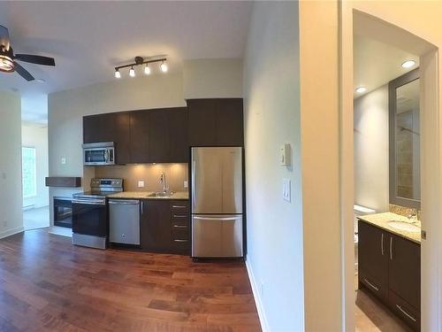 117-1395 Bear Mountain Pkwy, Langford, BC - Indoor Photo Showing Kitchen