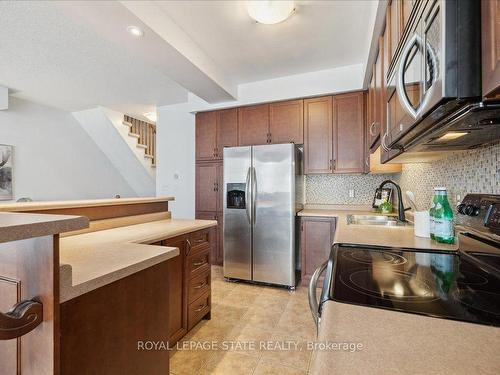 57 Marina Point Cres, Hamilton, ON - Indoor Photo Showing Kitchen