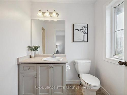 57 Marina Point Cres, Hamilton, ON - Indoor Photo Showing Bathroom