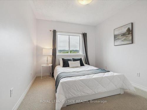 57 Marina Point Cres, Hamilton, ON - Indoor Photo Showing Bedroom