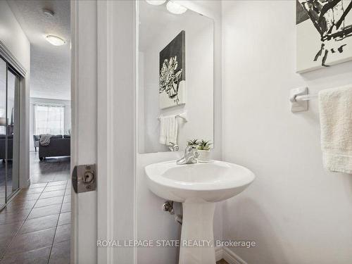 57 Marina Point Cres, Hamilton, ON - Indoor Photo Showing Bathroom