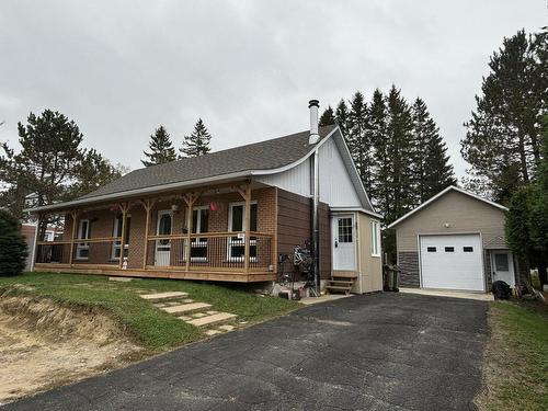 Frontage - 384 Rue Des Peupliers, Rivière-Rouge, QC - Outdoor With Deck Patio Veranda With Facade