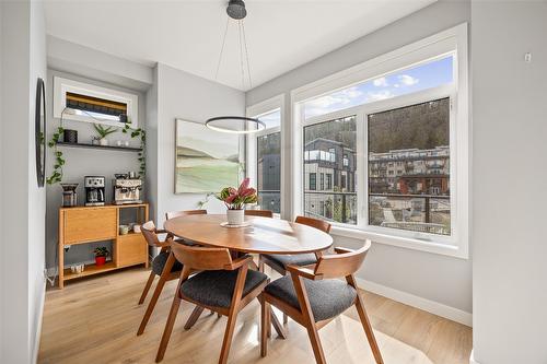 114-1435 Cara Glen Court, Kelowna, BC - Indoor Photo Showing Dining Room