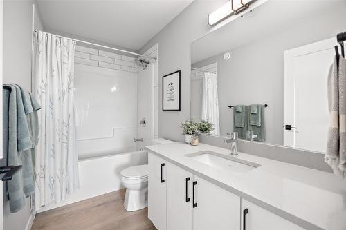 114-1435 Cara Glen Court, Kelowna, BC - Indoor Photo Showing Bathroom