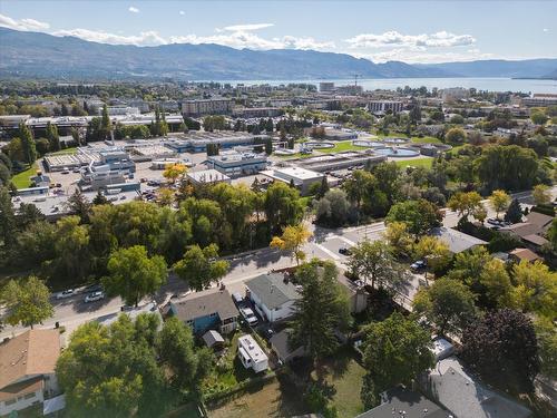 910 Raymer Avenue, Kelowna, BC 