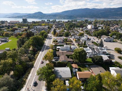 910 Raymer Avenue, Kelowna, BC 