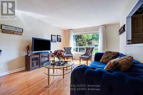 58 Fairglen Avenue, Brampton, ON - Indoor Photo Showing Living Room