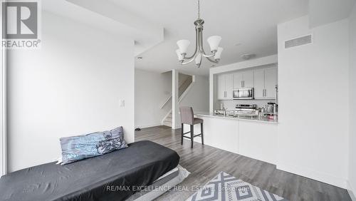 7 - 234 Edgevalley Road, London, ON - Indoor Photo Showing Kitchen