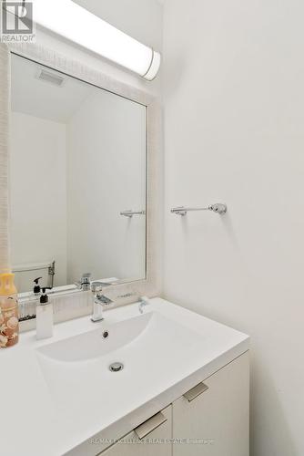 7 - 234 Edgevalley Road, London, ON - Indoor Photo Showing Bathroom