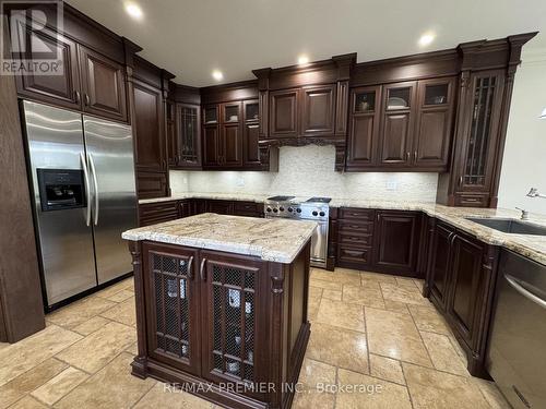 249 Ashton Drive N, Vaughan, ON - Indoor Photo Showing Kitchen With Upgraded Kitchen