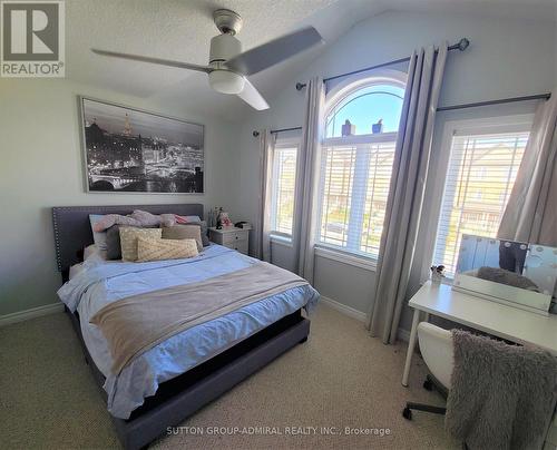 282 Dalgleish Trail, Hamilton, ON - Indoor Photo Showing Bedroom