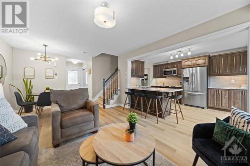 713 Mayfly Crescent, Ottawa, ON - Indoor Photo Showing Living Room