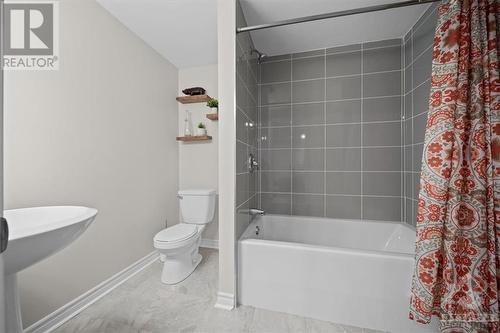 4 piece bath in the basement - 713 Mayfly Crescent, Ottawa, ON - Indoor Photo Showing Bathroom