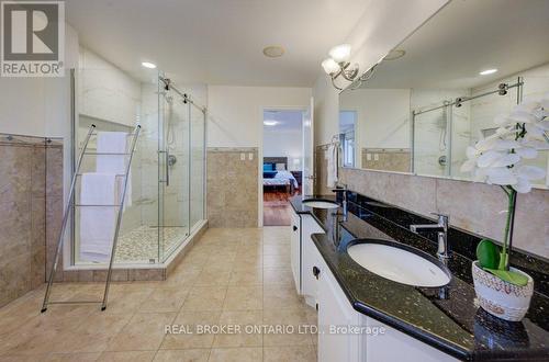 58 West Acres Crescent, Kitchener, ON - Indoor Photo Showing Bathroom