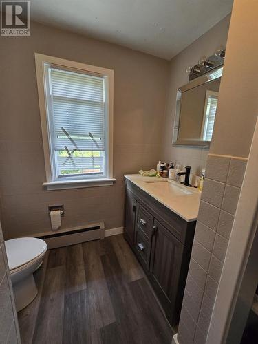 1014 Wellington St E, Sault Ste Marie, ON - Indoor Photo Showing Bathroom