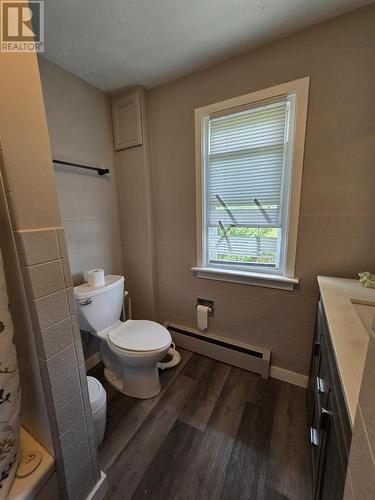 1014 Wellington St E, Sault Ste Marie, ON - Indoor Photo Showing Bathroom