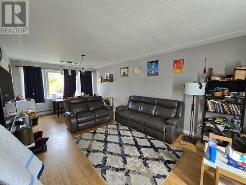 1014 Wellington St E, Sault Ste Marie, ON - Indoor Photo Showing Living Room