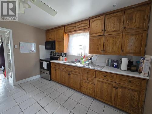 1014 Wellington St E, Sault Ste Marie, ON - Indoor Photo Showing Kitchen With Double Sink