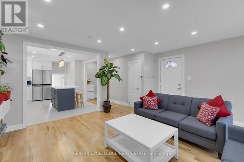 17 Coniston Avenue, Brampton, ON - Indoor Photo Showing Living Room