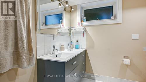 21 Elizabeth Street, Halton Hills, ON - Indoor Photo Showing Bathroom