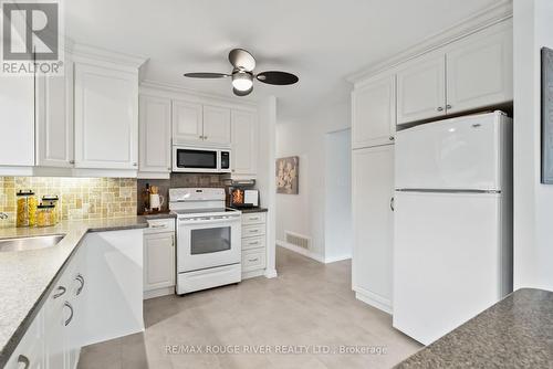 296 Harmony Road N, Oshawa (Eastdale), ON - Indoor Photo Showing Kitchen