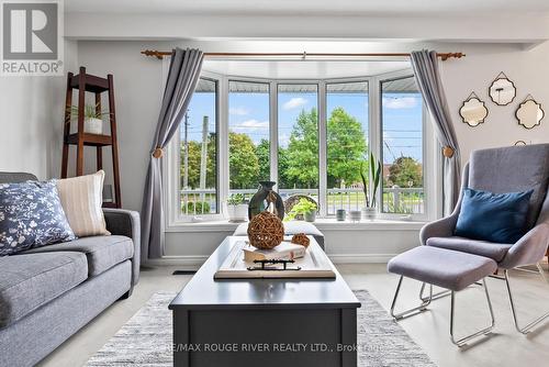 296 Harmony Road N, Oshawa (Eastdale), ON - Indoor Photo Showing Living Room