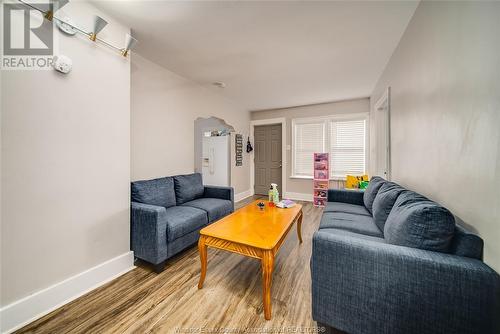 1623-25 Drouillard, Windsor, ON - Indoor Photo Showing Living Room