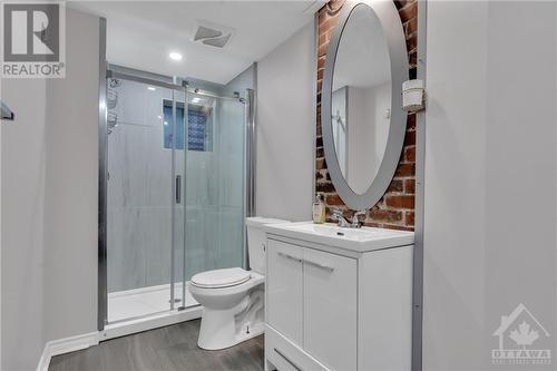 698 Cooper Street, Ottawa, ON - Indoor Photo Showing Bathroom