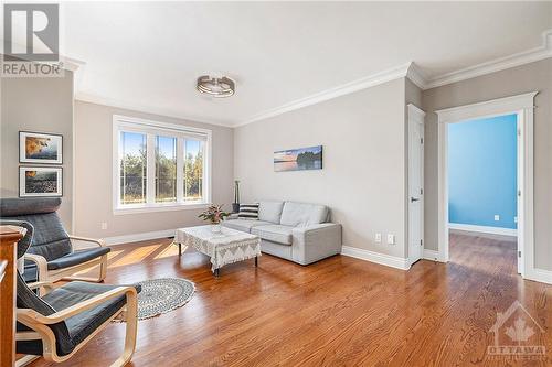 6275 Apple Orchard Road, Ottawa, ON - Indoor Photo Showing Living Room