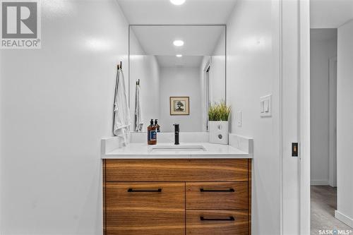 126 1St Street E, Saskatoon, SK - Indoor Photo Showing Bathroom