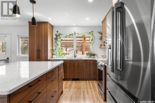 126 1St Street E, Saskatoon, SK - Indoor Photo Showing Kitchen With Upgraded Kitchen