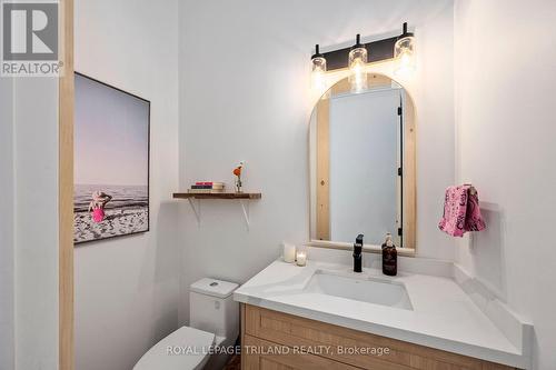 164 Brayside Street, Central Elgin (Port Stanley), ON - Indoor Photo Showing Bathroom