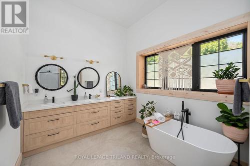 164 Brayside Street, Central Elgin (Port Stanley), ON - Indoor Photo Showing Bathroom