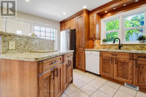 42 Hewson Crescent, Halton Hills, ON - Indoor Photo Showing Kitchen