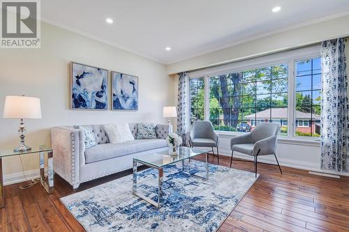 42 Hewson Crescent, Halton Hills, ON - Indoor Photo Showing Living Room