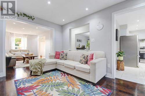 69 Atkins Circle, Brampton, ON - Indoor Photo Showing Living Room