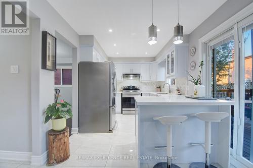 69 Atkins Circle, Brampton, ON - Indoor Photo Showing Kitchen With Upgraded Kitchen