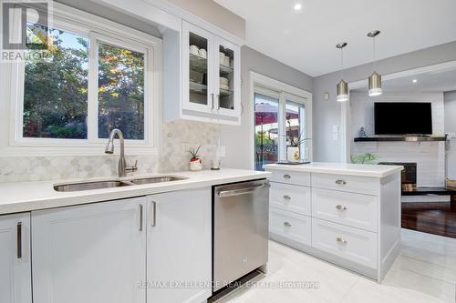 69 Atkins Circle, Brampton, ON - Indoor Photo Showing Kitchen With Double Sink With Upgraded Kitchen