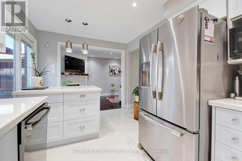 69 Atkins Circle, Brampton, ON - Indoor Photo Showing Kitchen