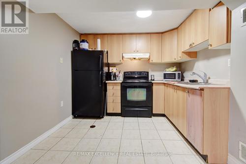 69 Atkins Circle, Brampton, ON - Indoor Photo Showing Kitchen