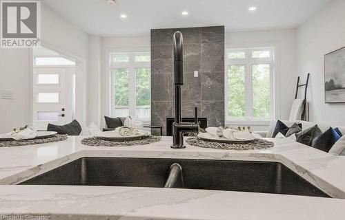 102 Dawson Street, Waterloo, ON - Indoor Photo Showing Kitchen